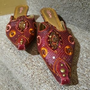 Exotic slipper style mule kitten heel size 11. Burgundy piece of beaded art!